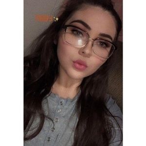 Meet your Posher, Abby